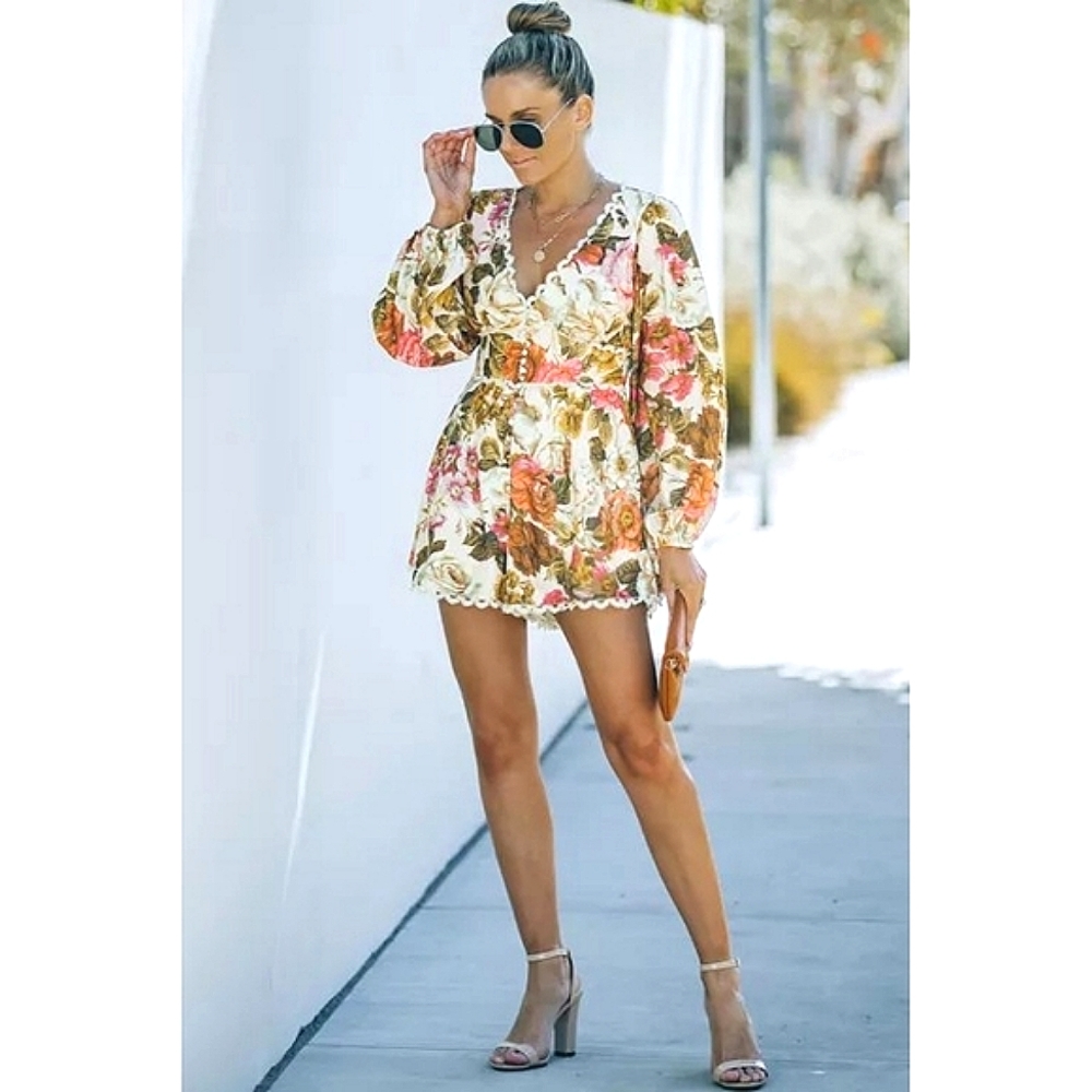LAST ONE! Floral V-Neck With Lace Trim Romper NWT - Picture 5 of 7